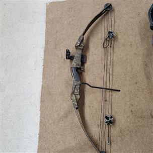 MARTIN ARCHERY COMPOUND BOW MODEL BLACK PANTHER BOW, 65 PULL WEIGHT WITH  CASE Like New | Buya